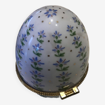 Egg-shaped porcelain box