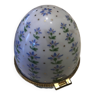 Egg-shaped porcelain box