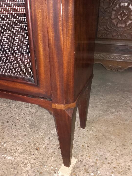 Vitrine Transition en placage d’acajou restaurée