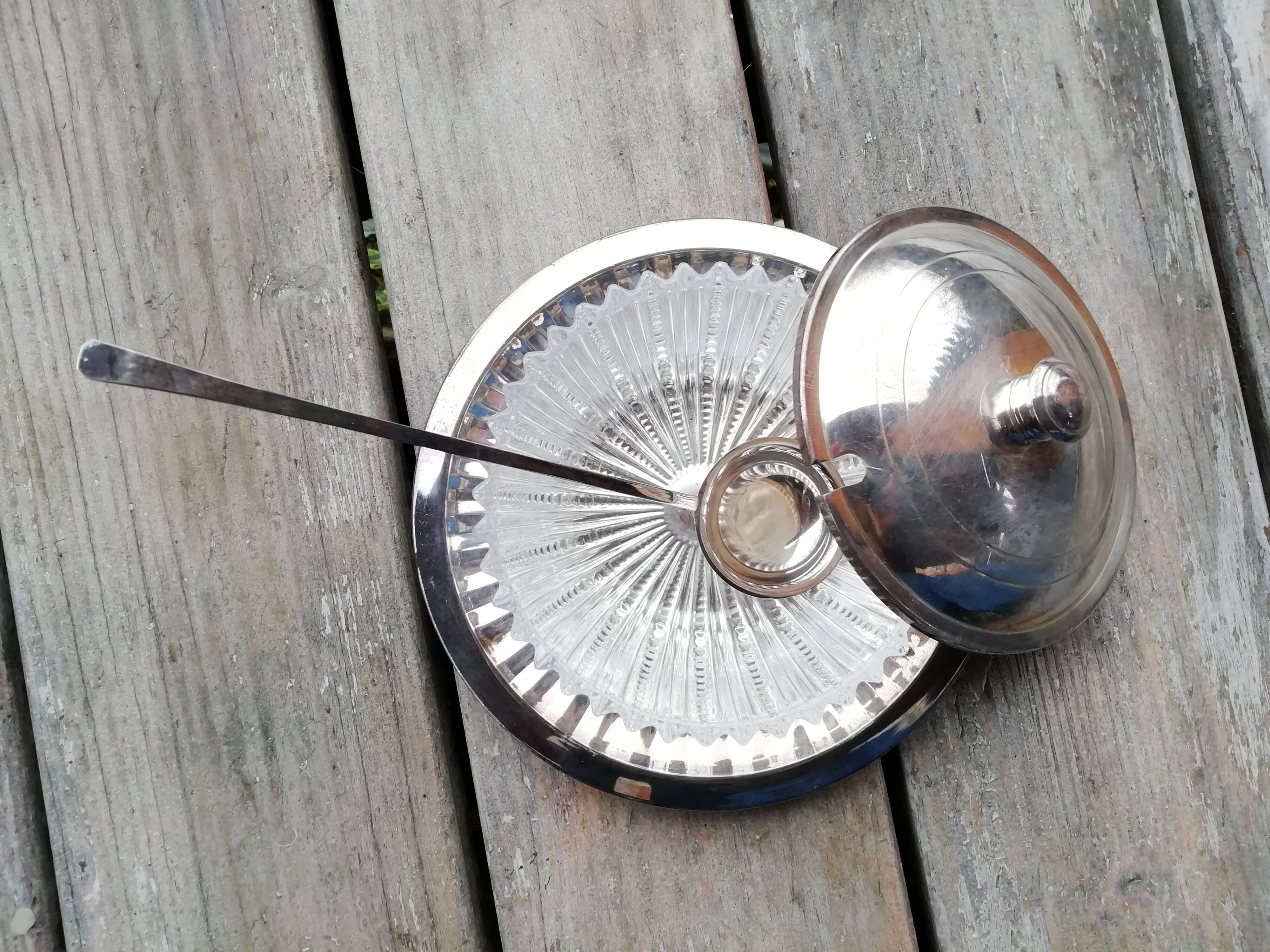 Coupelle verre sur assiette métal argentée
