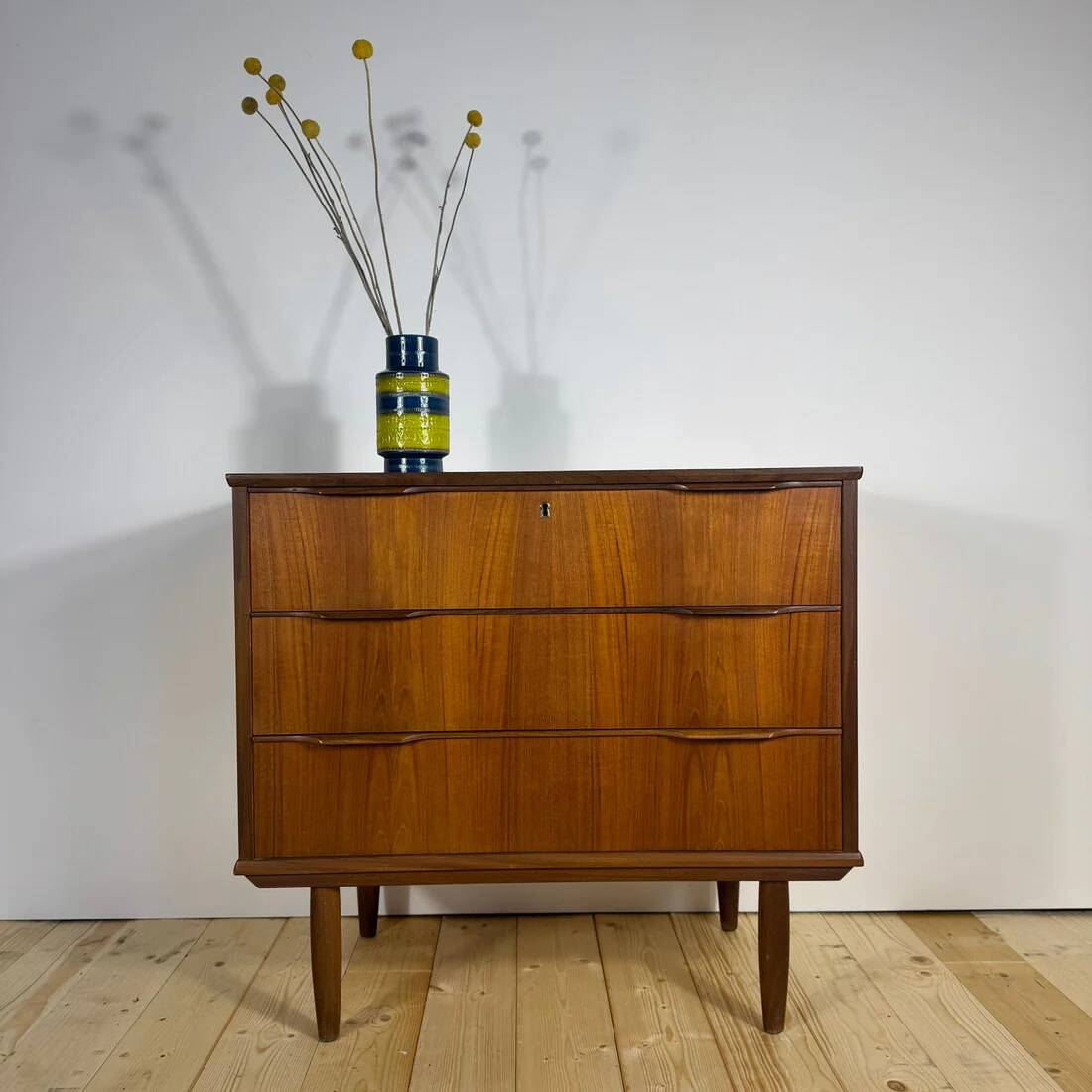 Small Danish chest of drawers from the 1960s in teak – 3 drawers