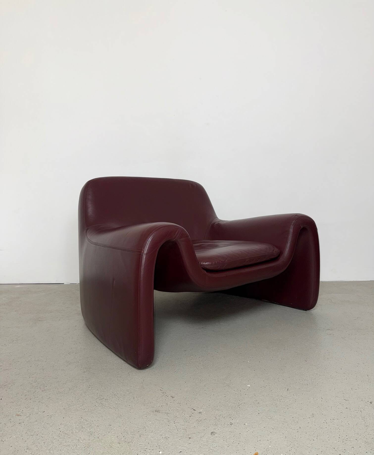 Sculptural Leather Lounge Chair by Cinova, Italy 1970s