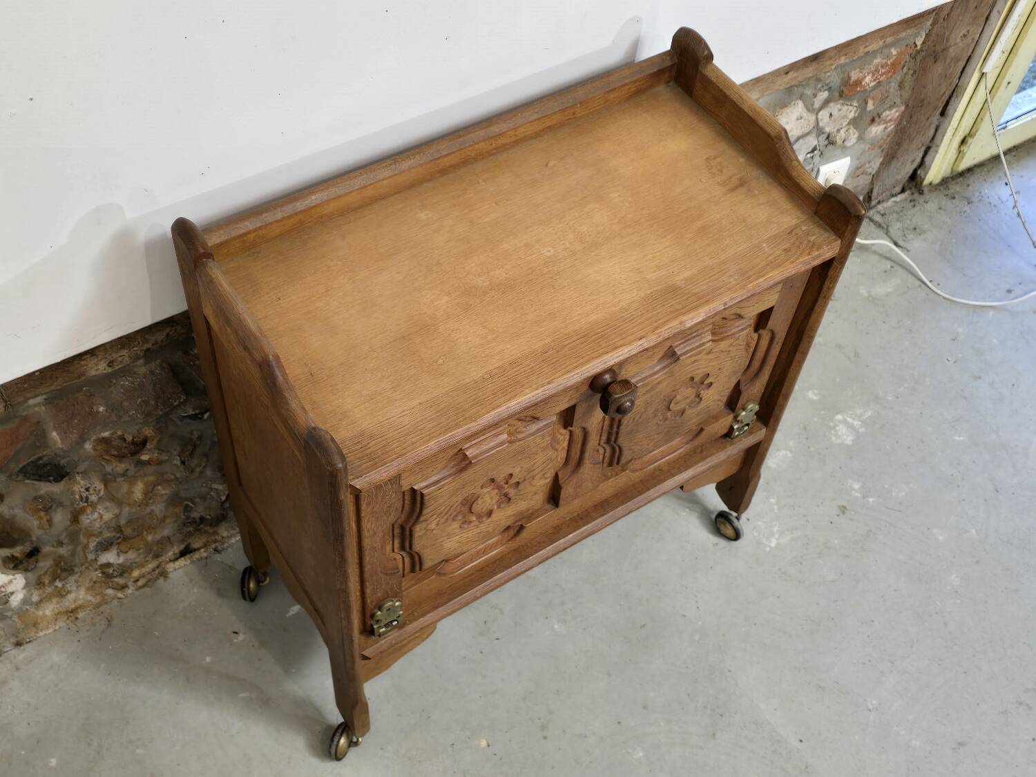 Small sideboard on wheels Guillerme and Chambron