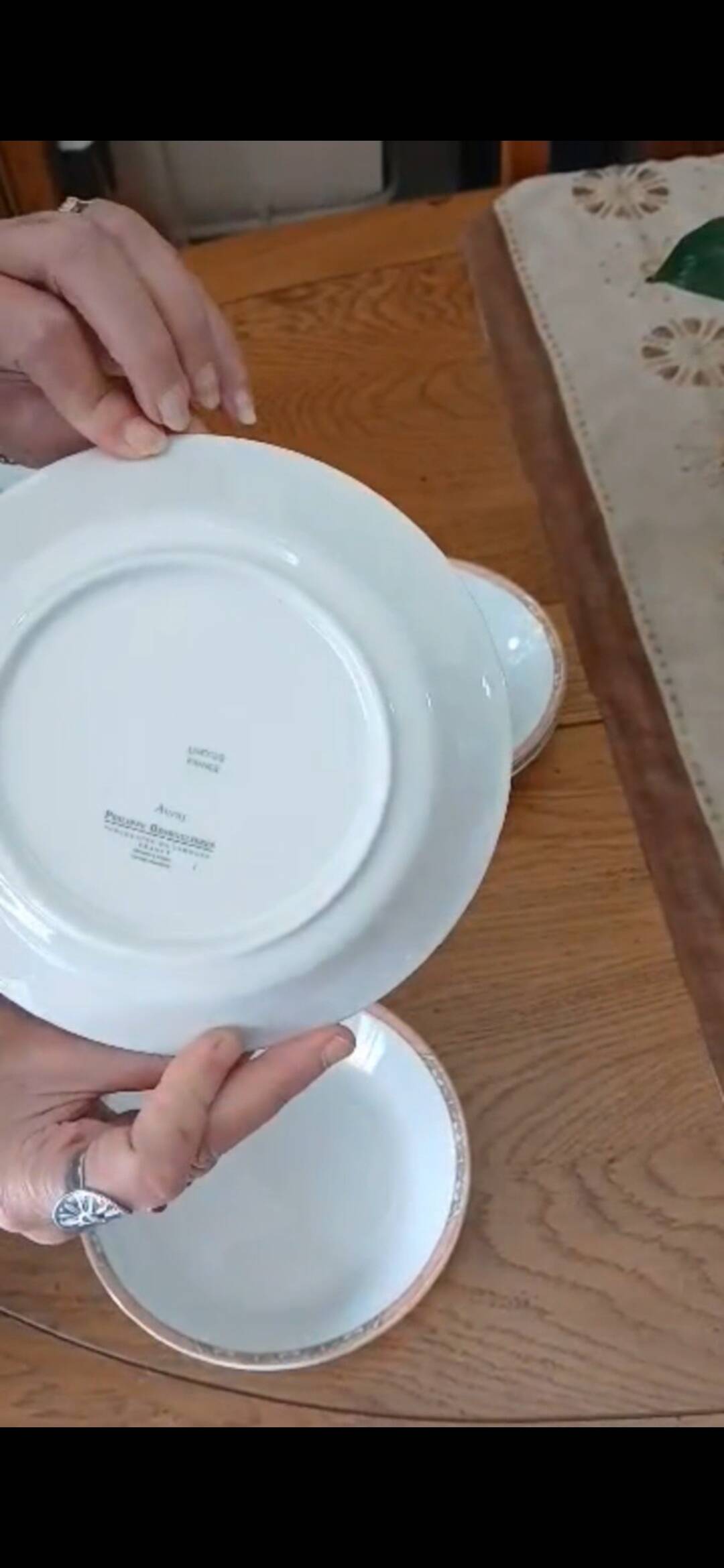 Service of 22 flat plates and 6 deep plates "Auray" - Philippe Deshoulières