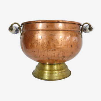 Old large planter, copper pot cover, porcelain handles, brass foot. Year 40 50