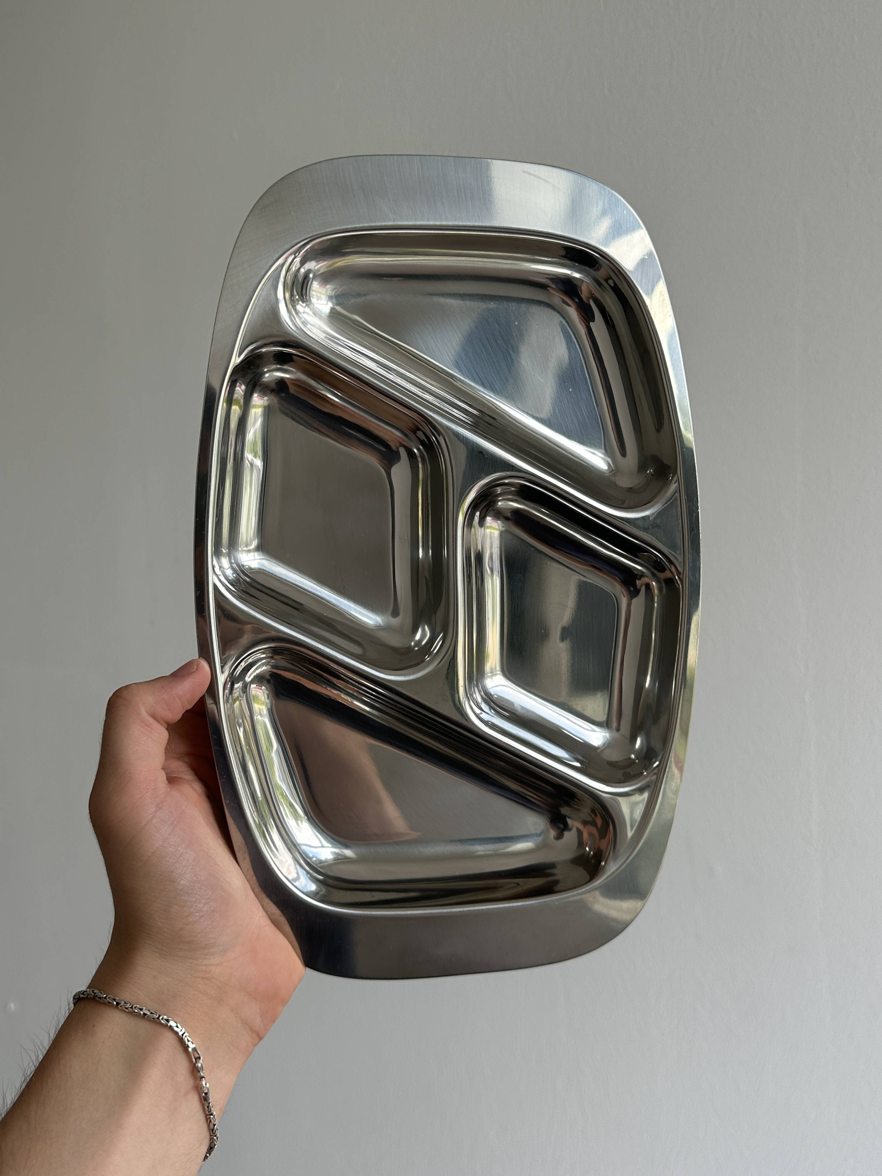 Compartmentalized tray in stainless steel metal