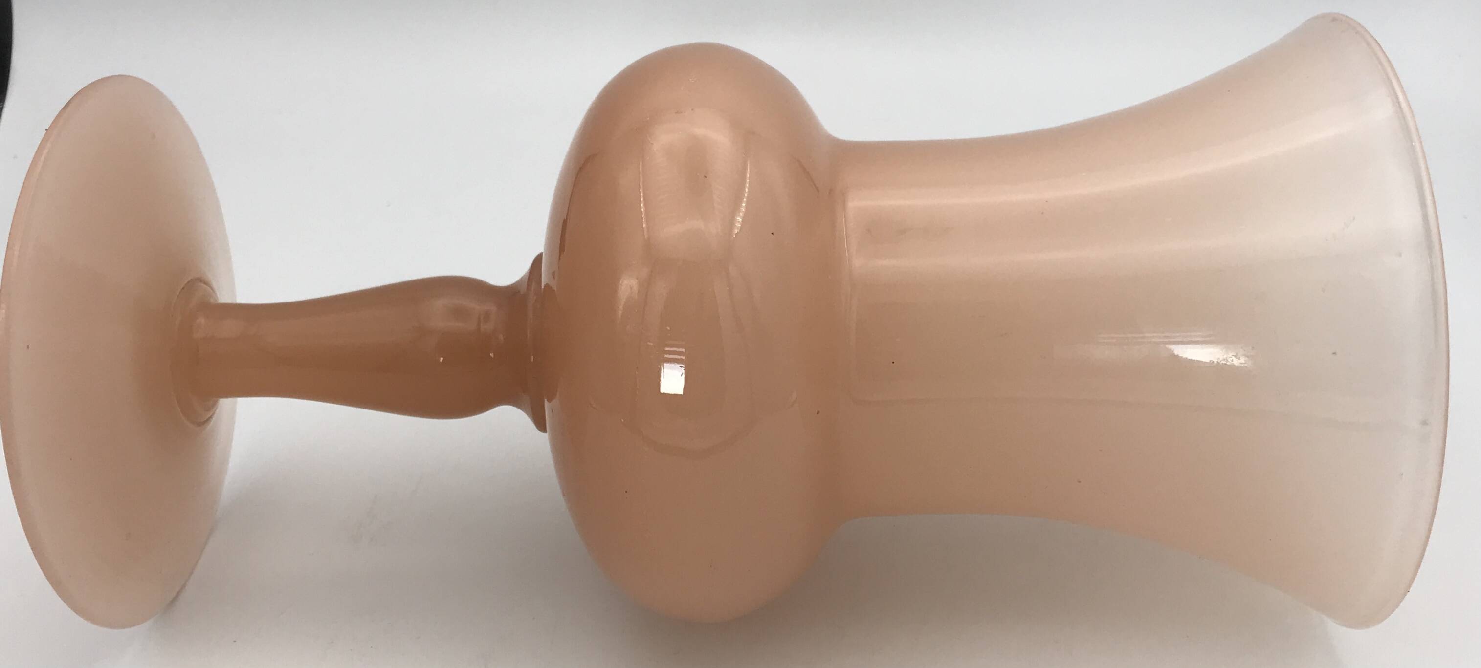 Vintage vase in opaline old pink medici style