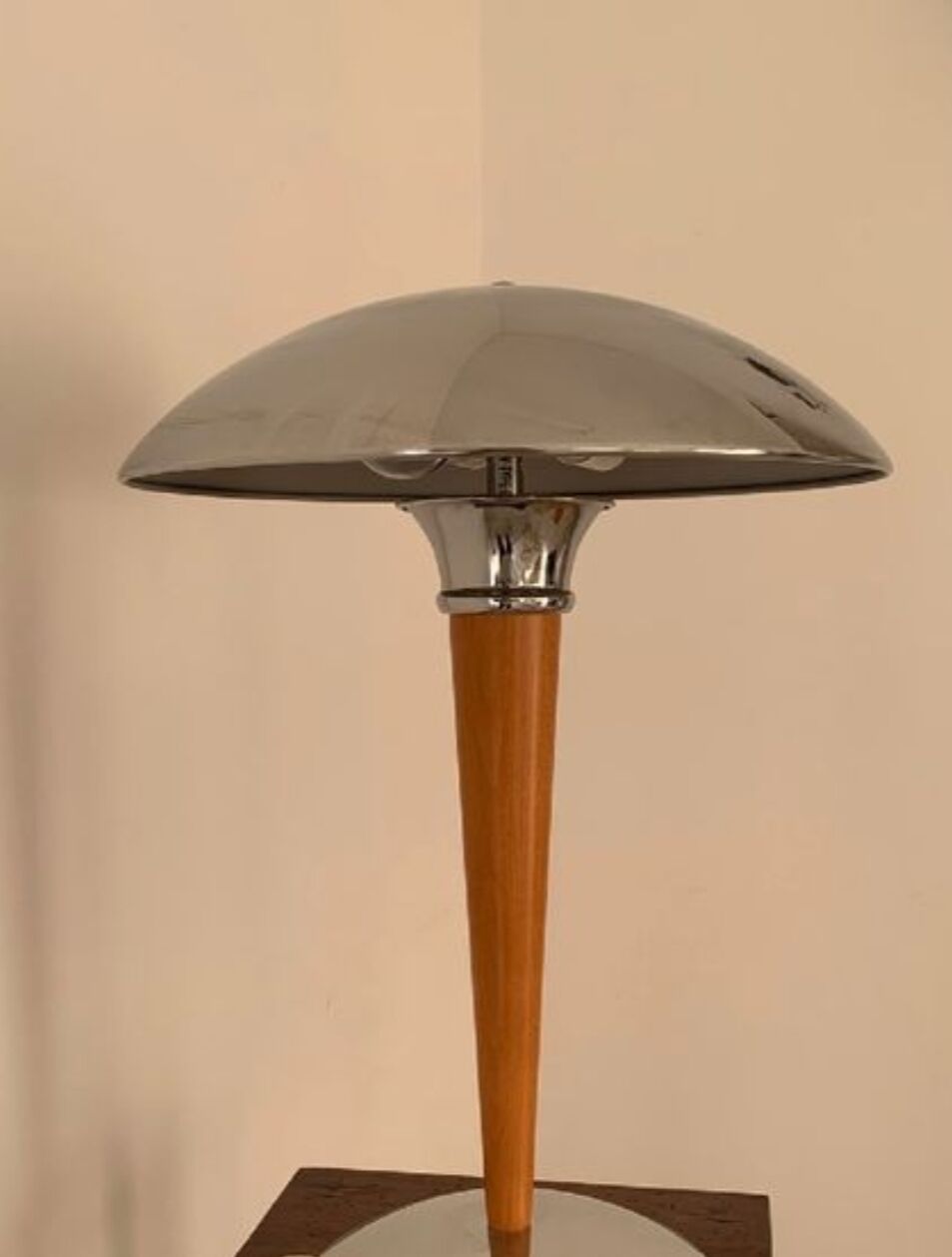 Mushroom lamp called liner
