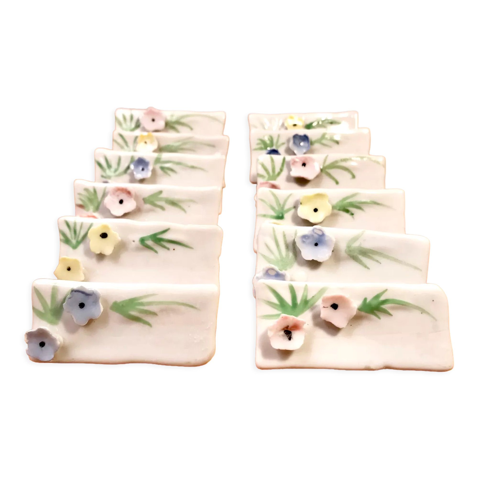 Set of 12 knife holders or porcelain table name holders