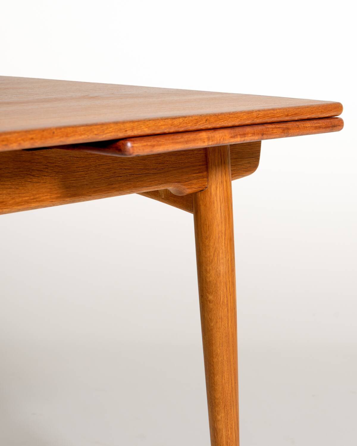 Table “AT-312” par Hans J. Wegner pour Andreas Tuck, années 1950.