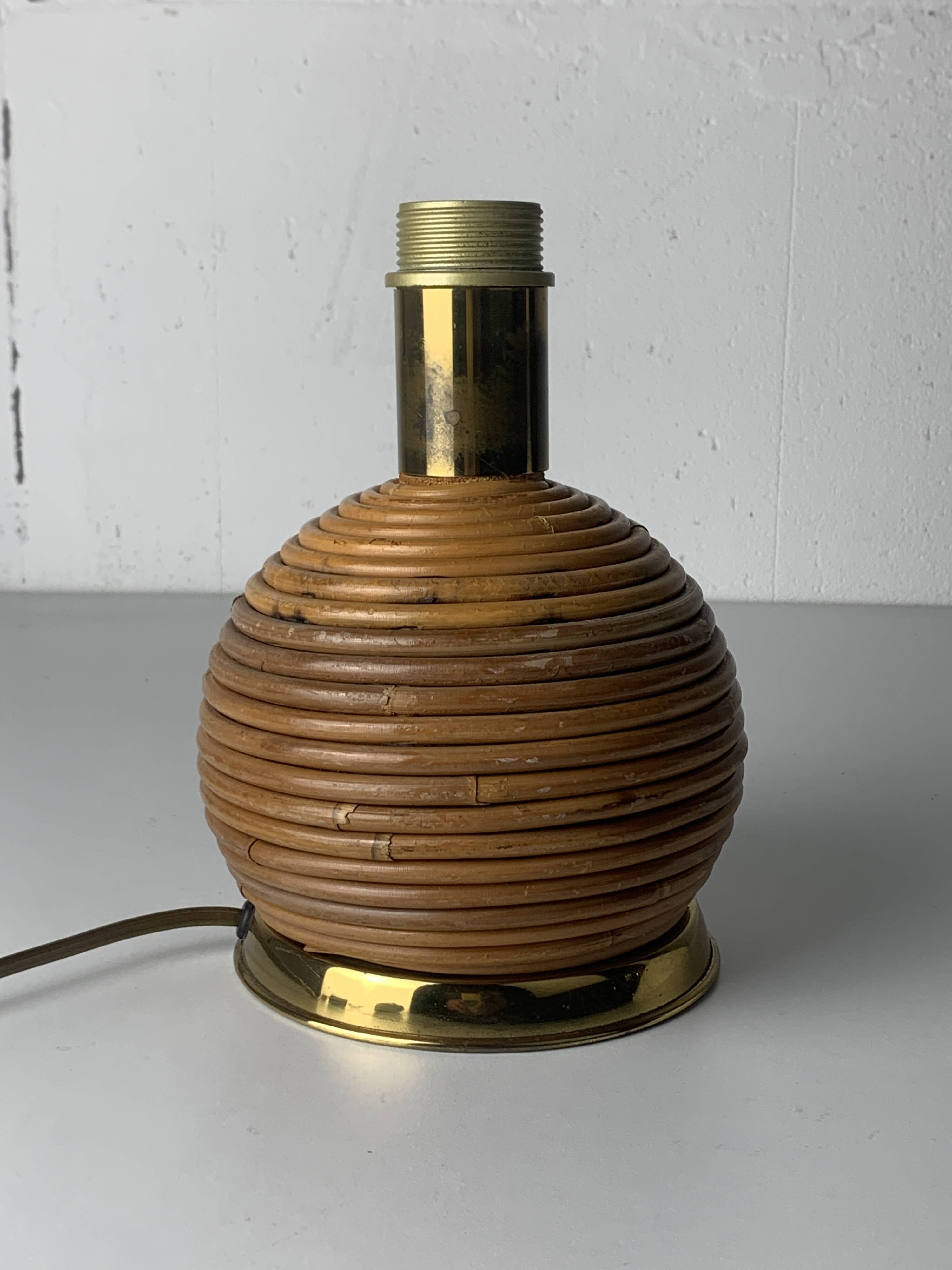Lampe de table en rotin, bambou et laiton, Italie années 1970
