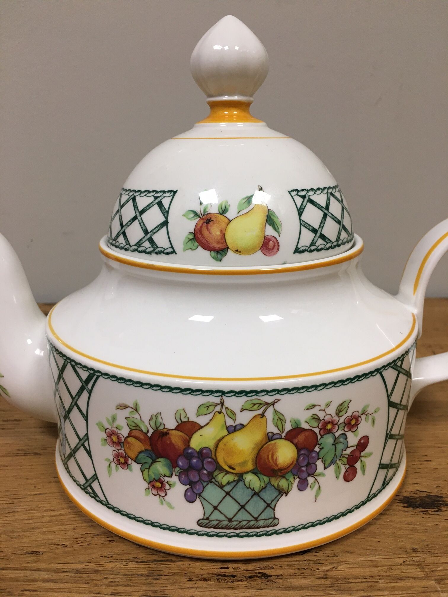 Villeroy teapot and Boch basket model