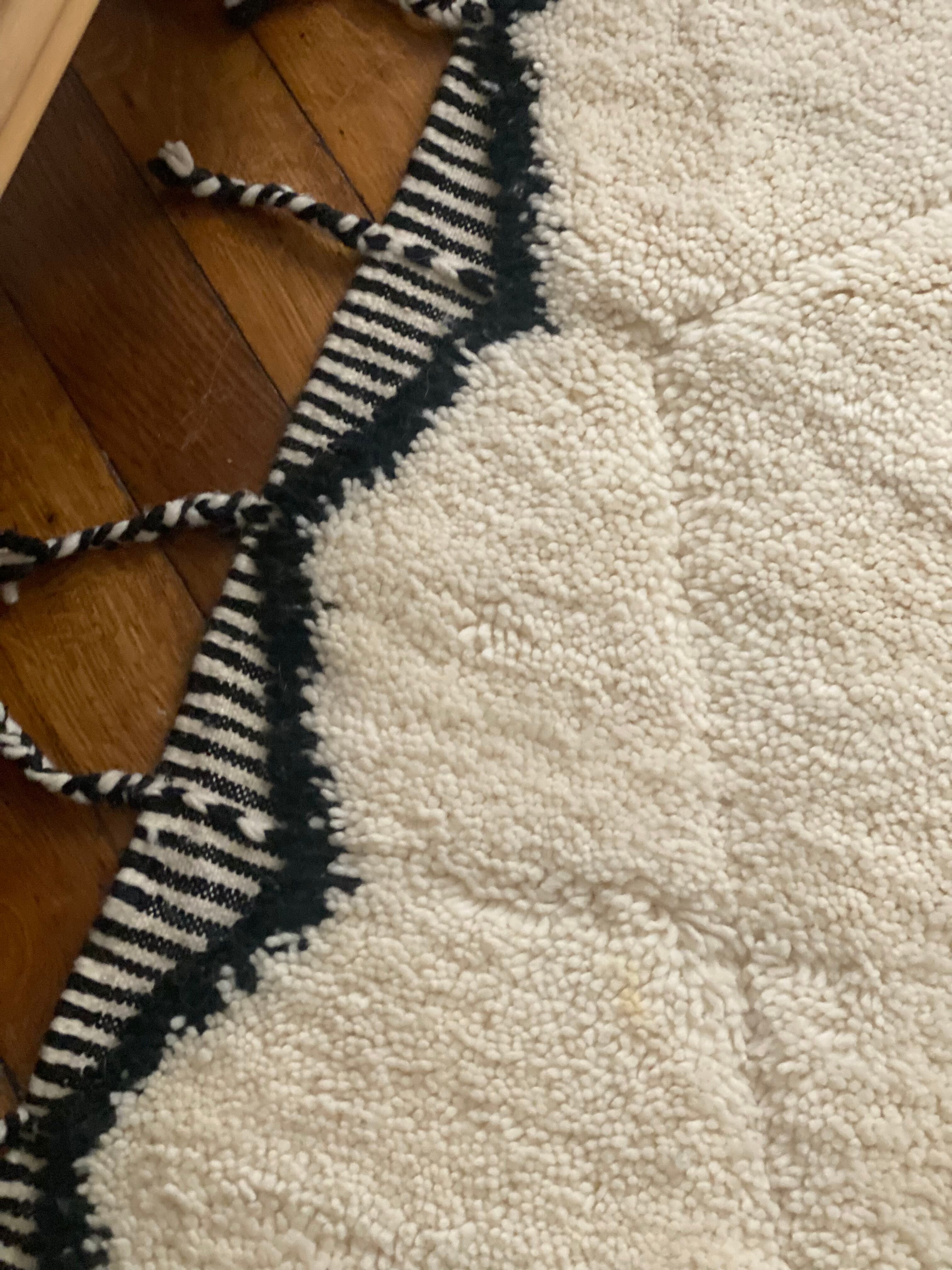 Moroccan Berber carpet beni Ouarain zanafi white and black diamonds 160x250cm