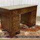 Bureau anglais à caissons des années 1950 en acajou et dessus cuir