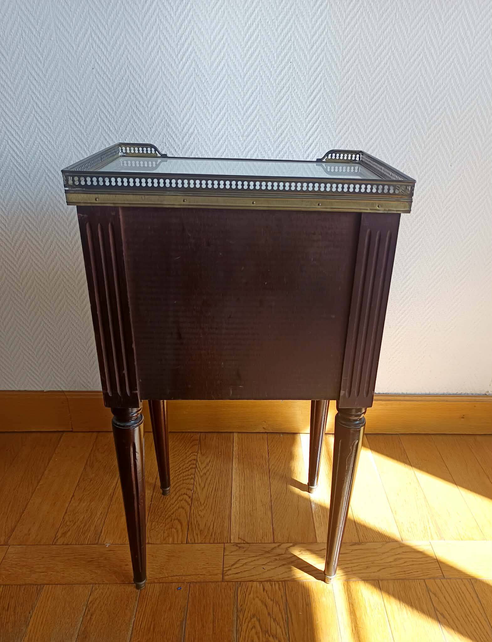 Tablet de chevet ou chiffonnière style Louis XVI