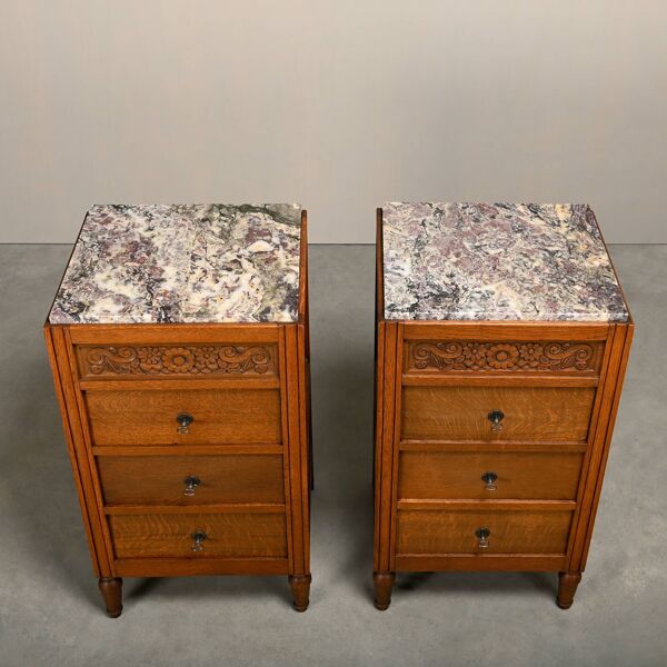 Paire de tables de nuit Art Nouveau / Art Déco en chêne et marbre, années 1930.