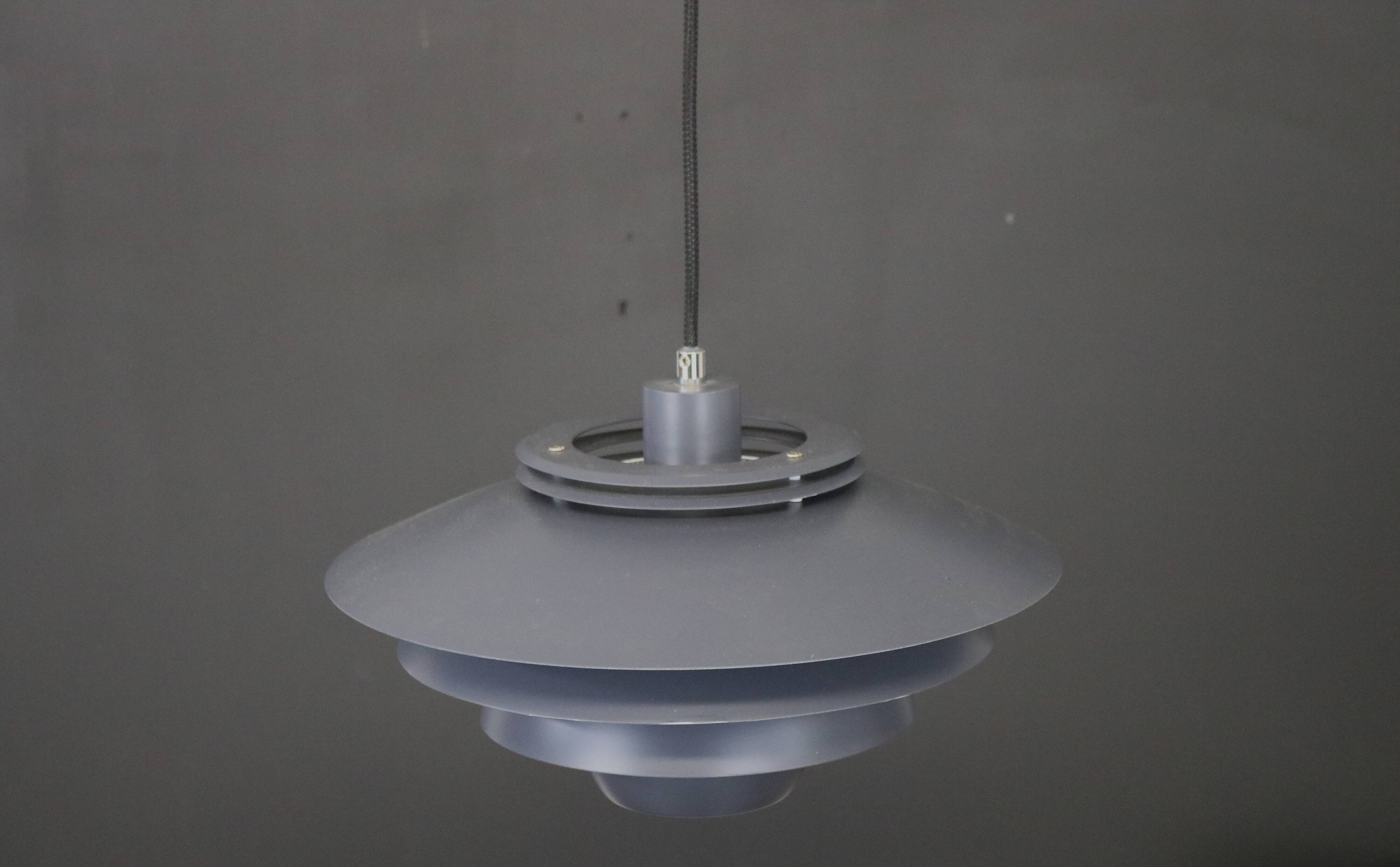 Beautiful antracite black Nordic pendant lamp