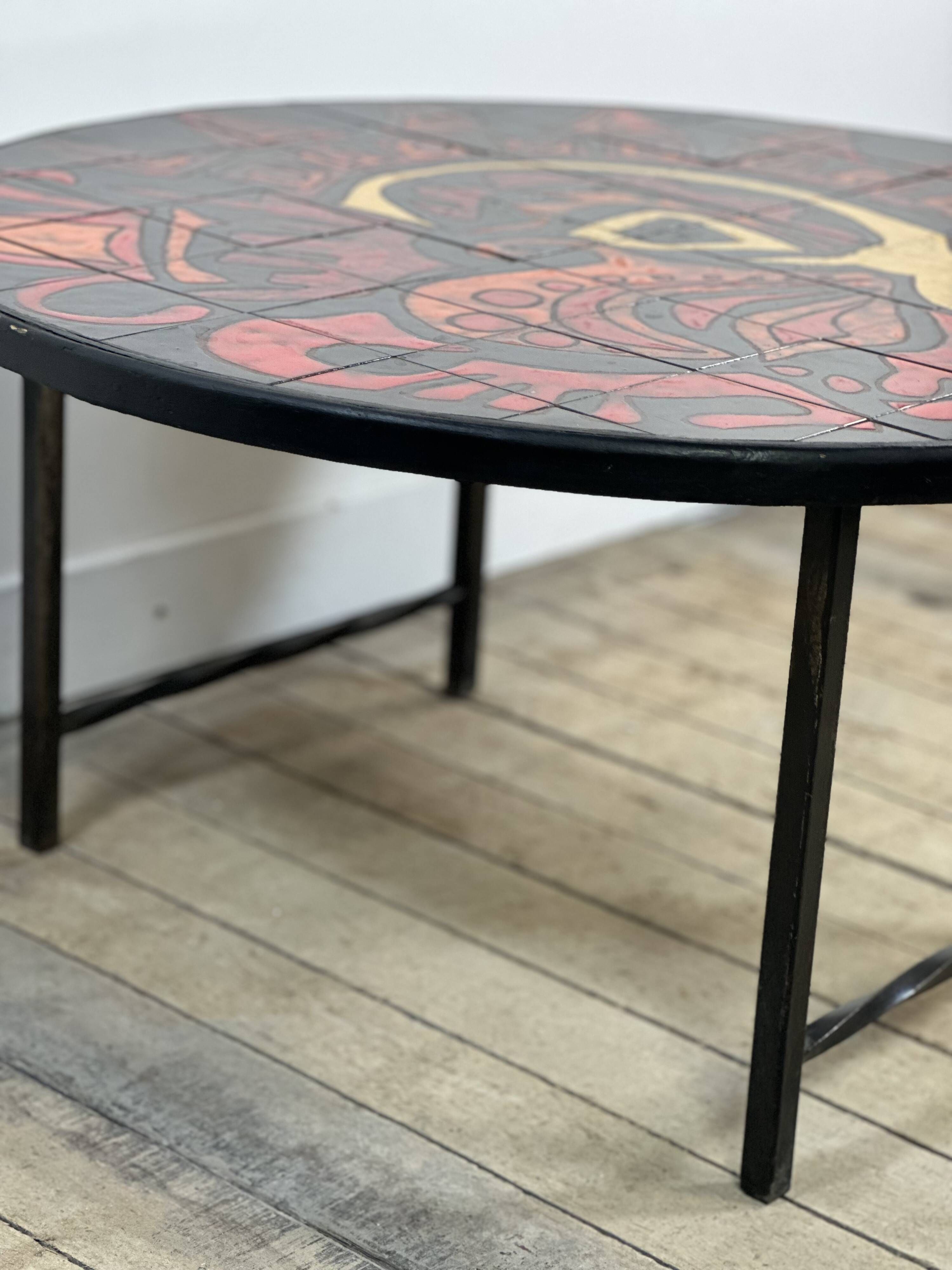 Vintage round coffee table in graphic red and yellow ceramic from the 1960s.
