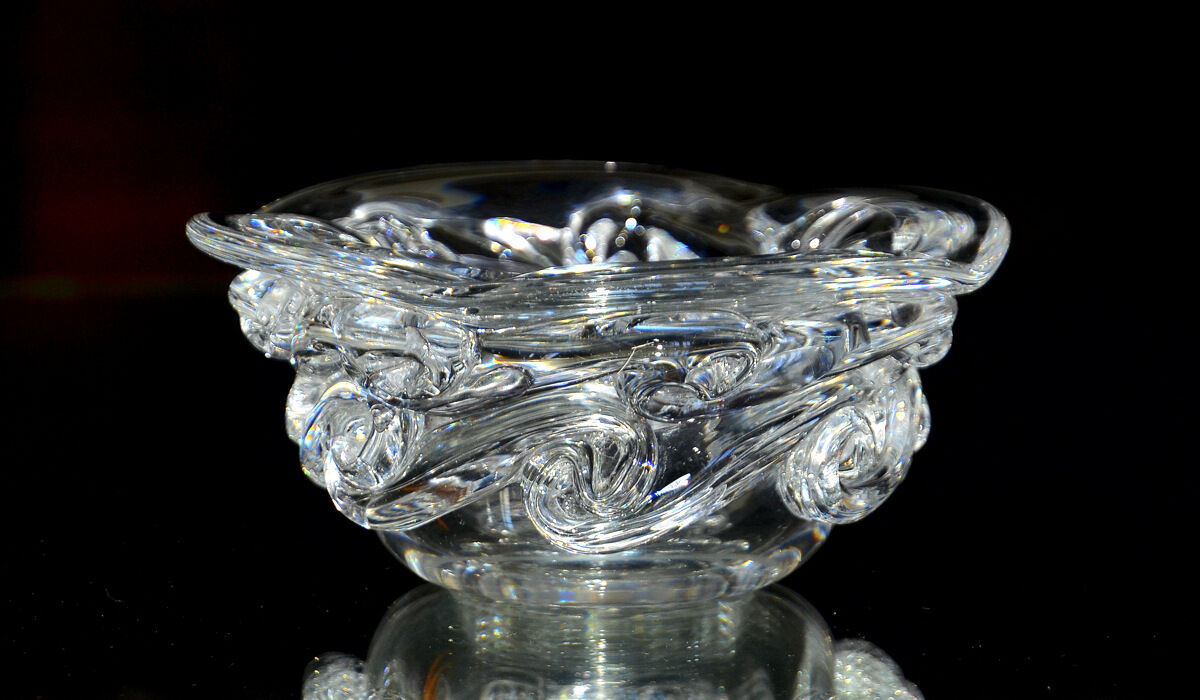 Polyloed ashtray in baccarat crystal, "aladdin", decoration of volutes