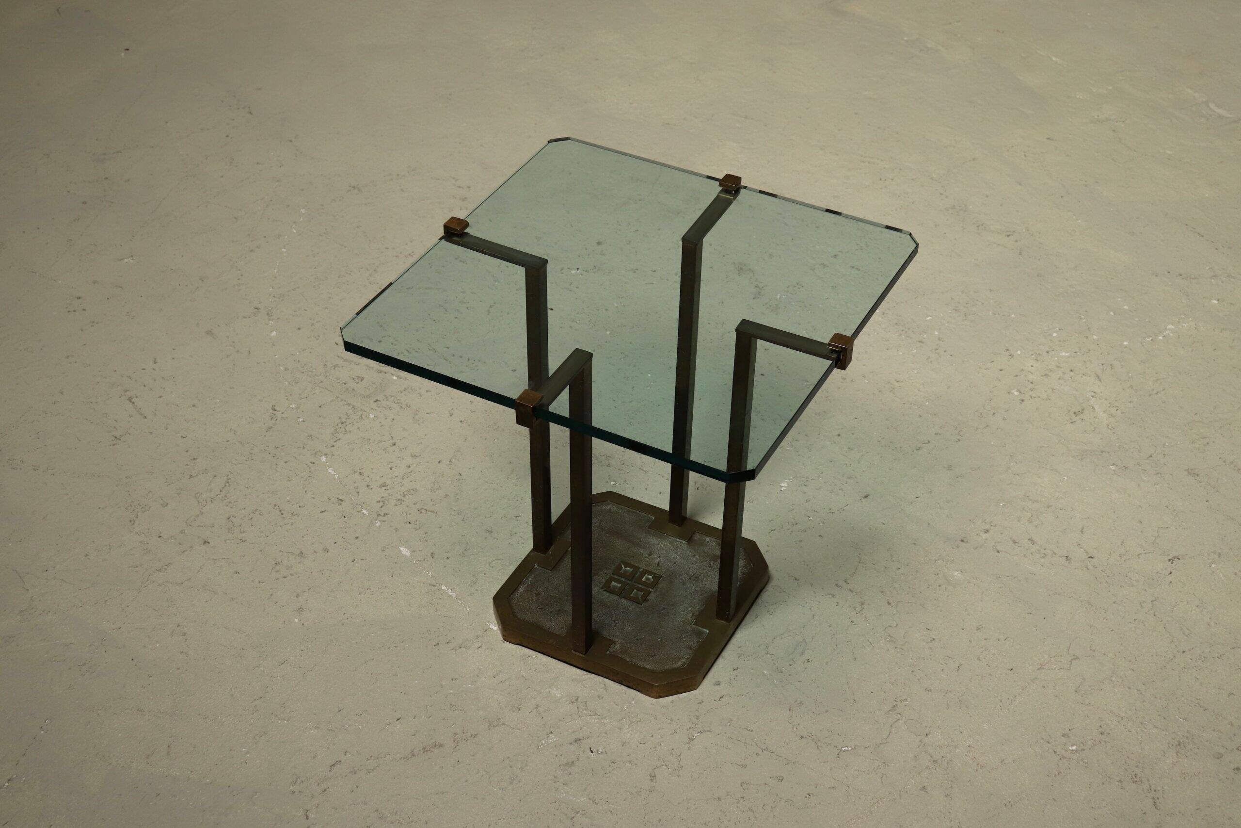 Table d'appoint modèle T18 par Peter Ghyczy années 1970