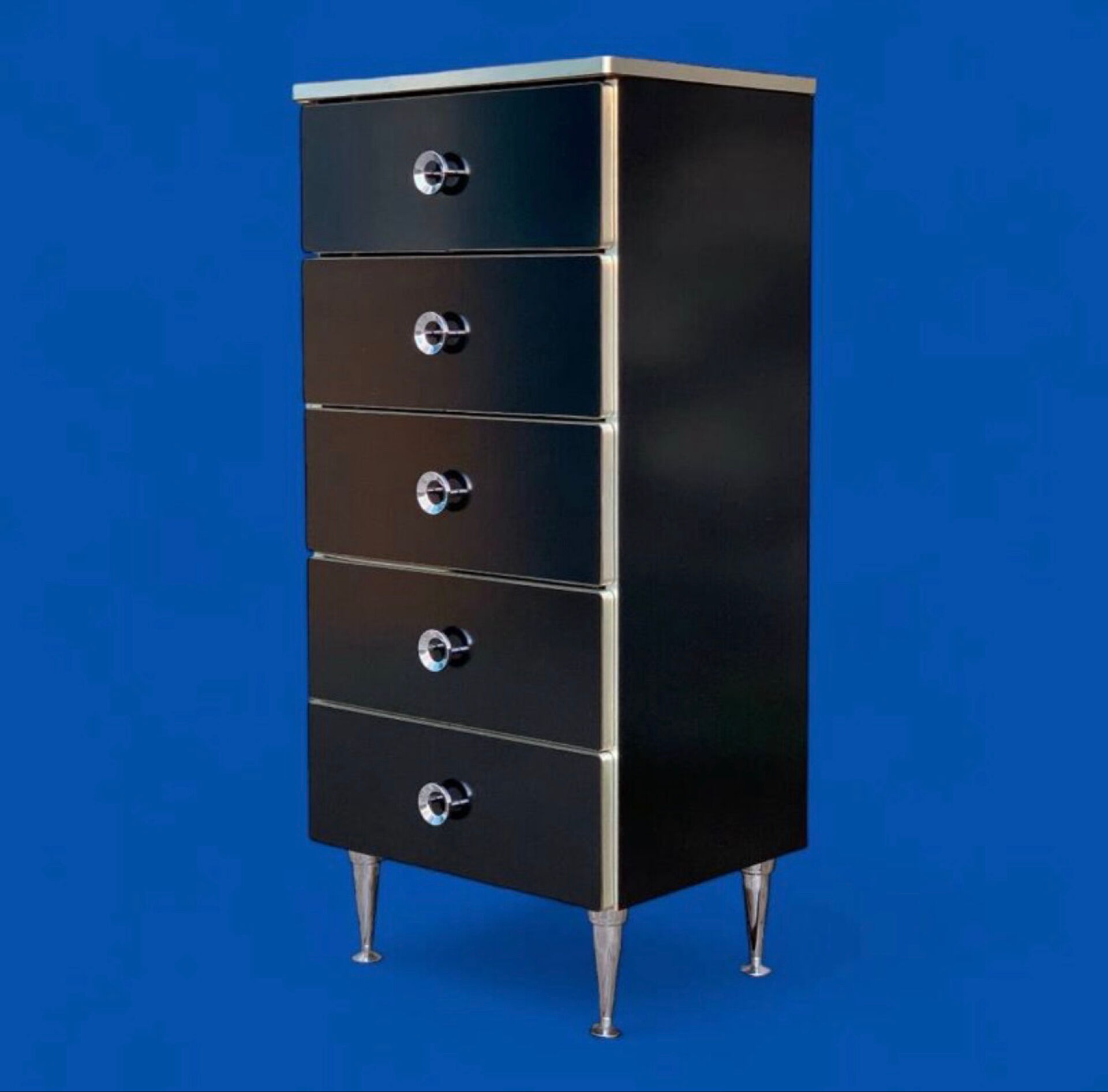 Chiffonnier vintage noir satiné et poignées chromées 1970