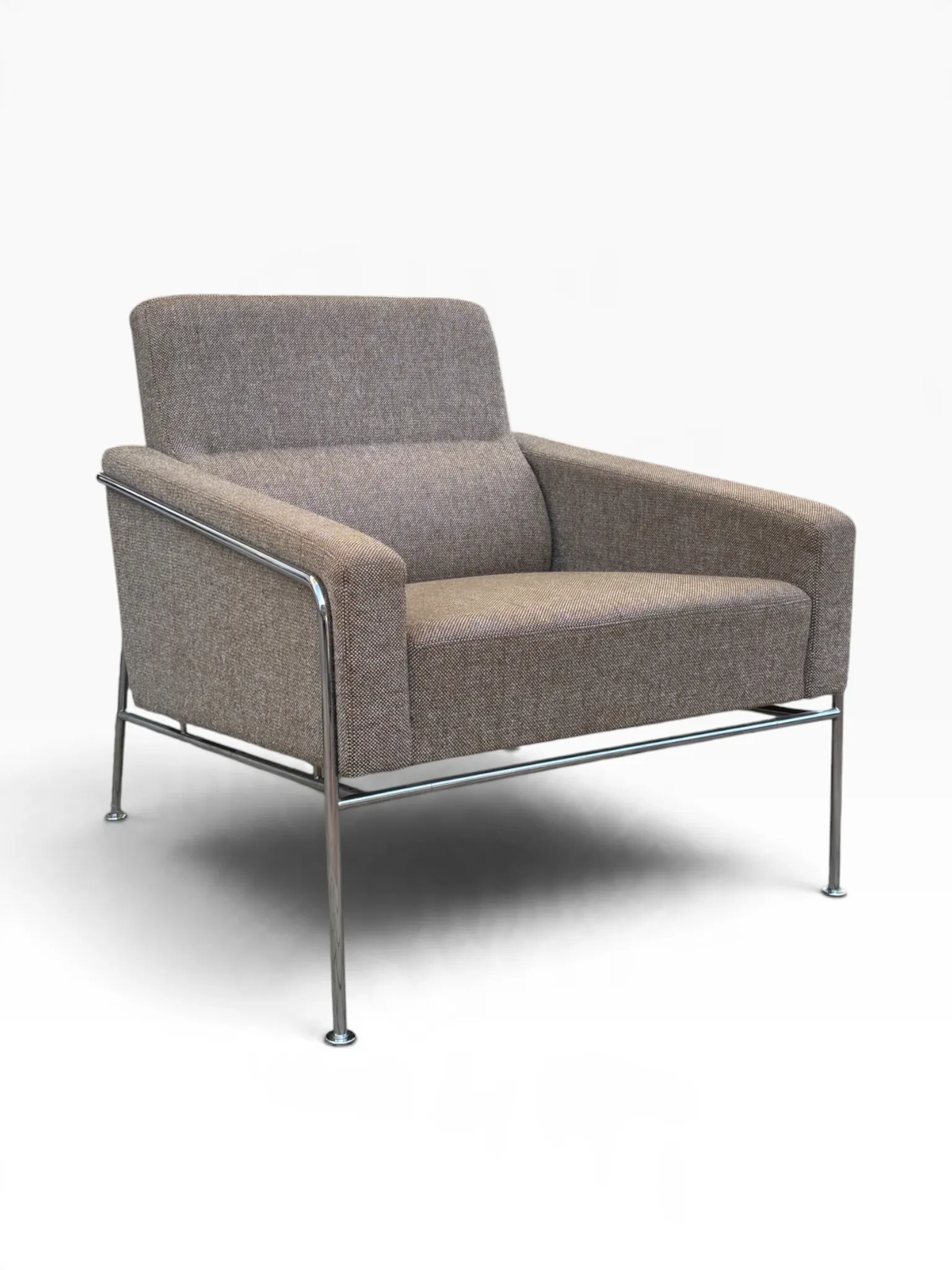 Lounge chair Mod. 3300 by Arne Jacobsen for Fritz Hansen