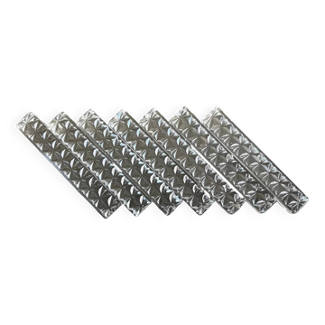7 moulded glass knife rests