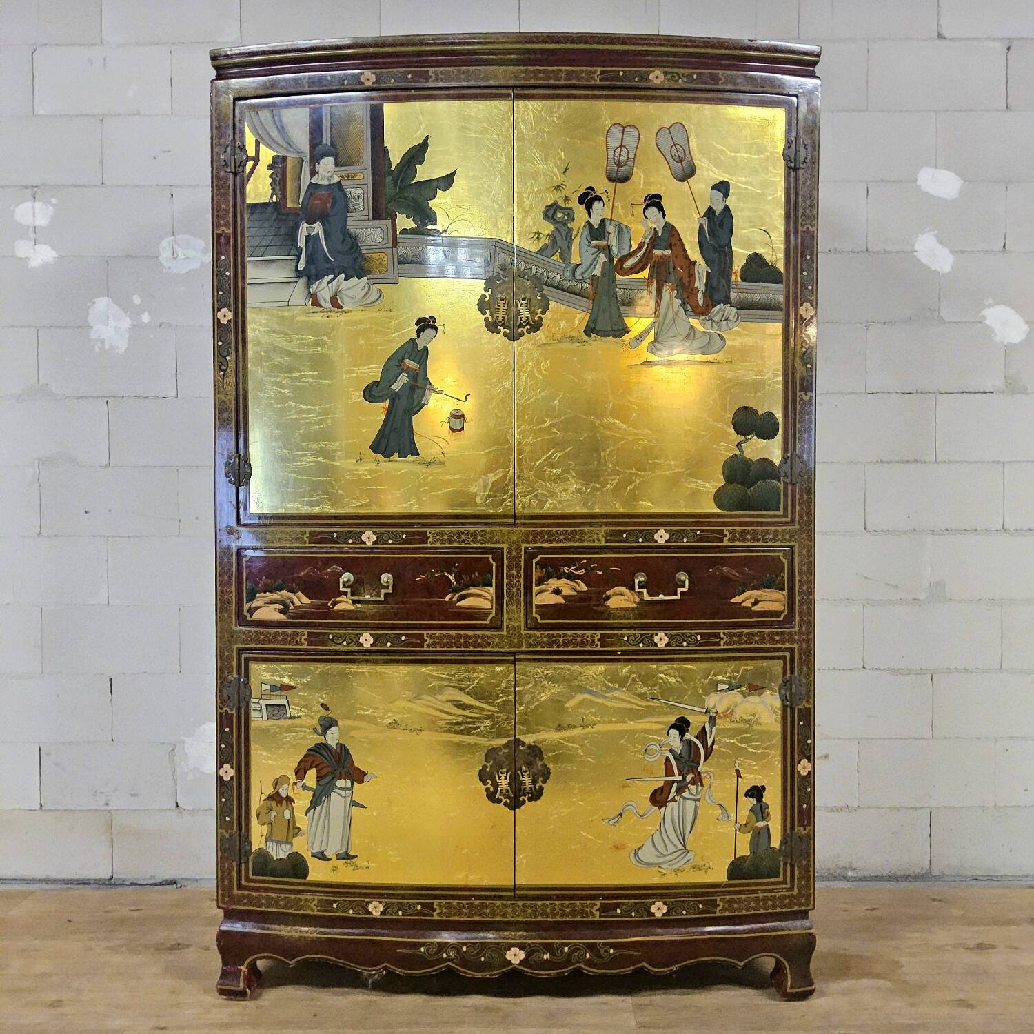 Cabinet chinois / oriental vintage avec feuille d'or / scène traditionnelle