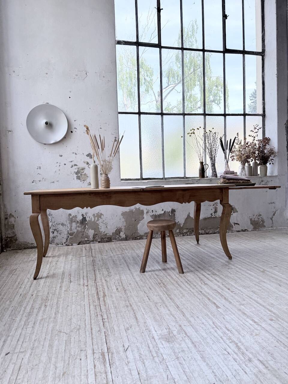 Farm table cherry wood with curved legs, 19th century.