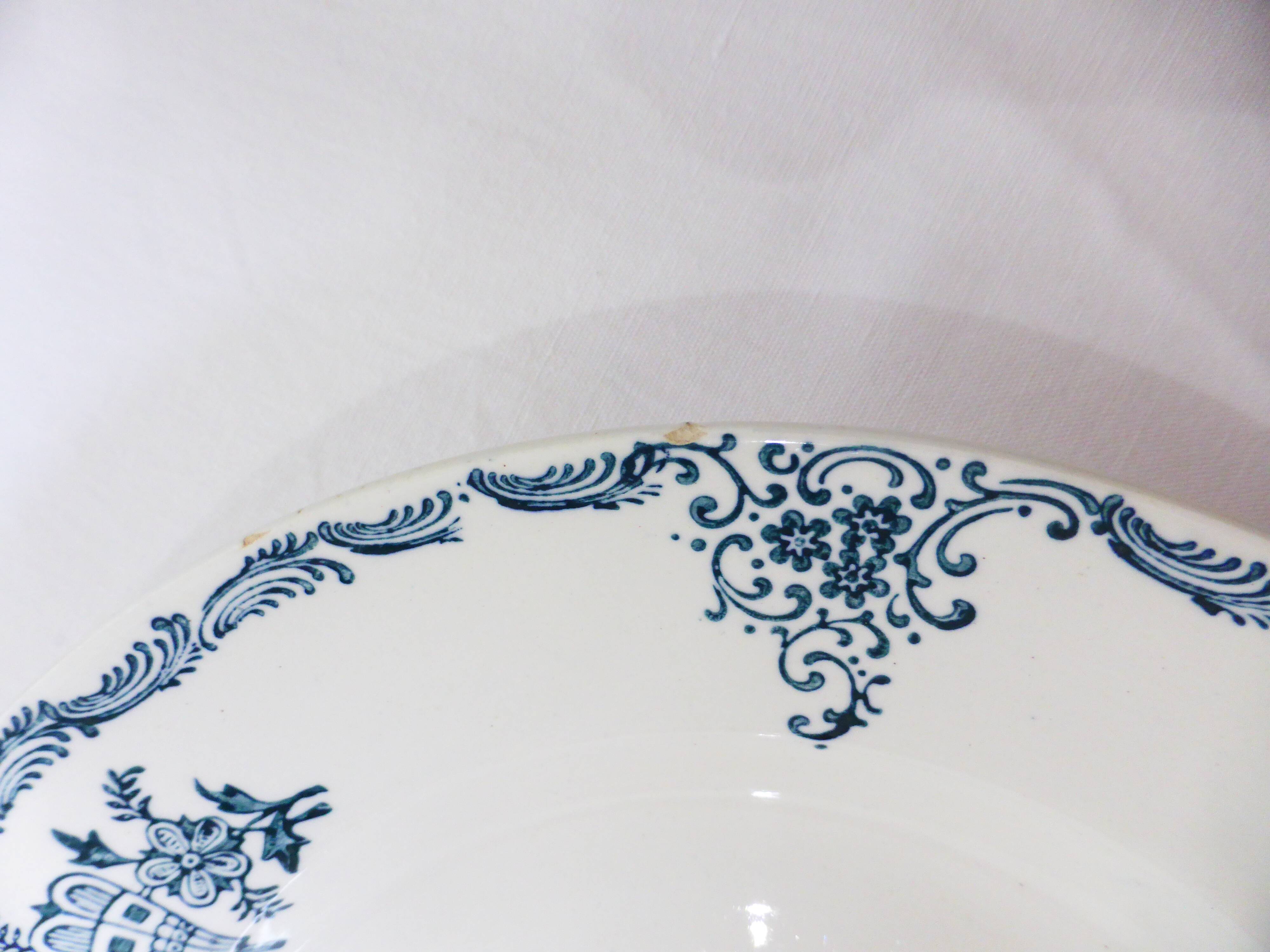 4 assiettes creuses en terre de fer de St Amand 220504