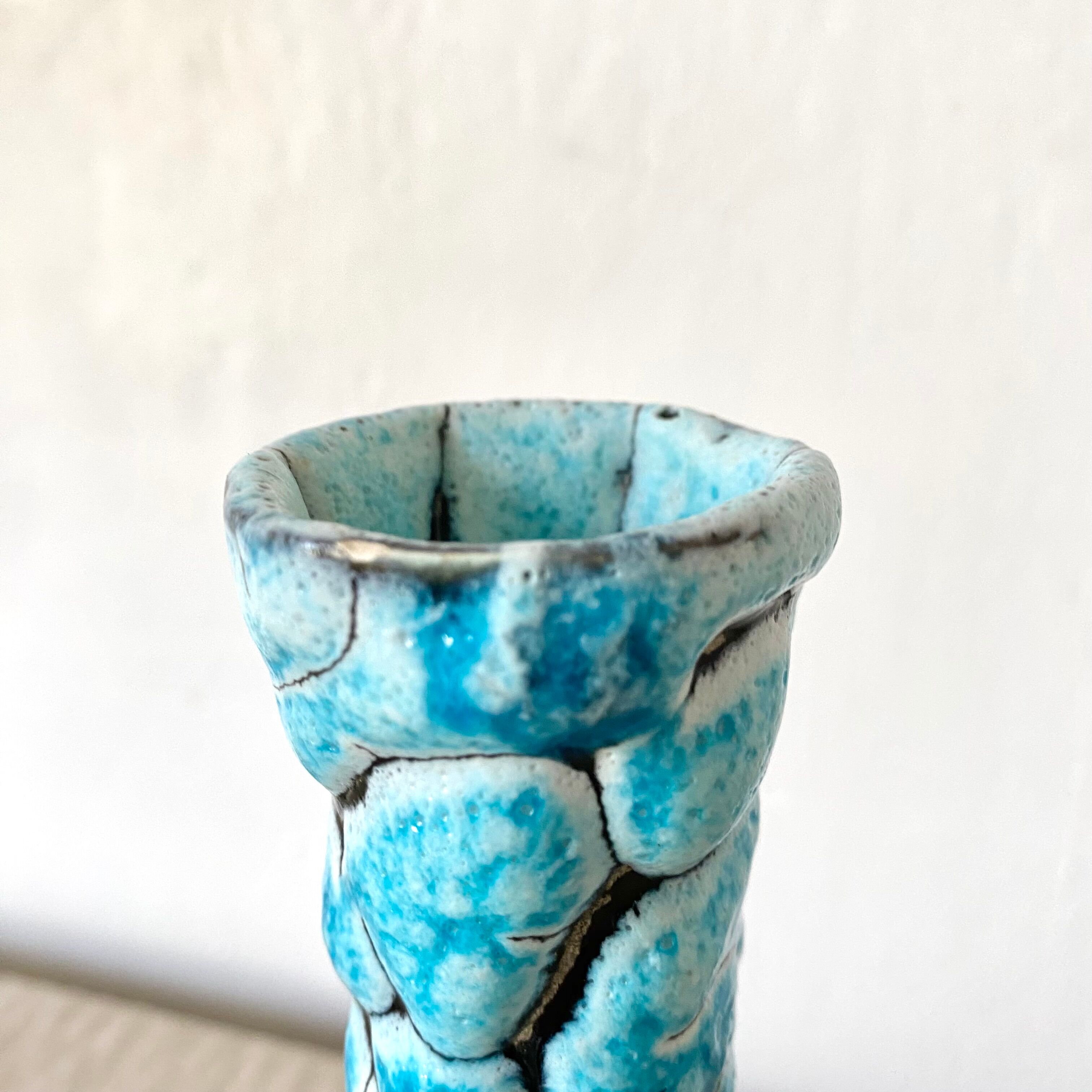 70s single-flower vase