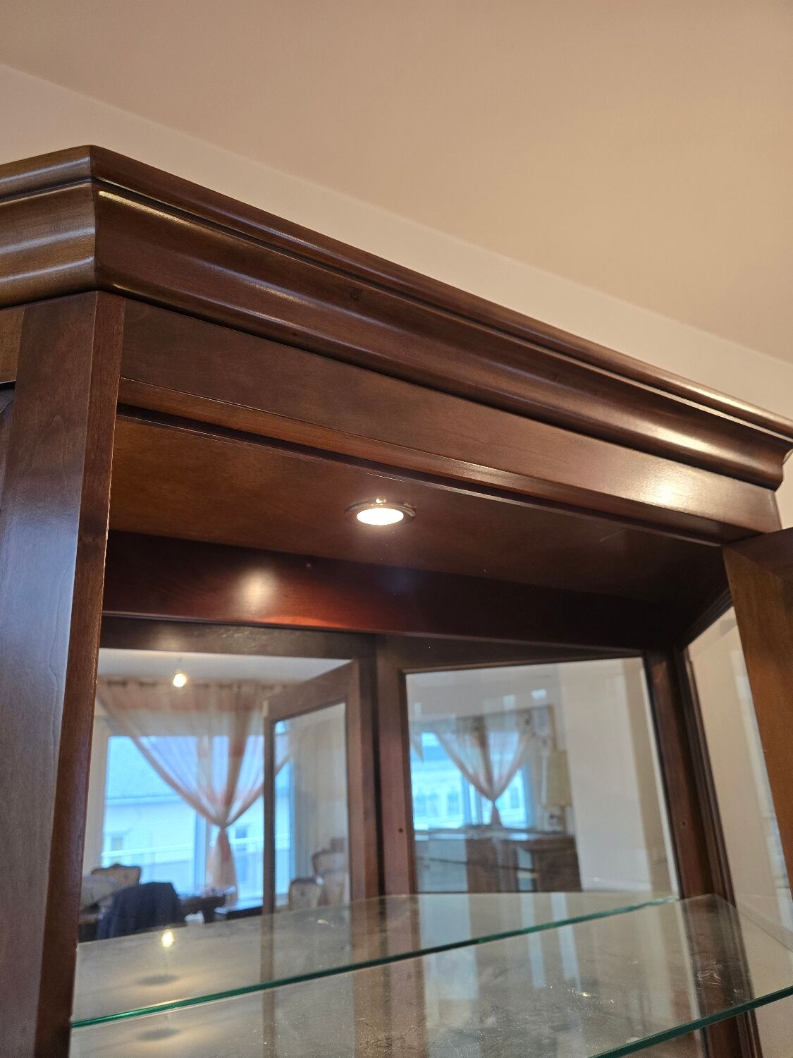 Vitrine hexagonale vintage en bois et verre – éclairé-Style classique