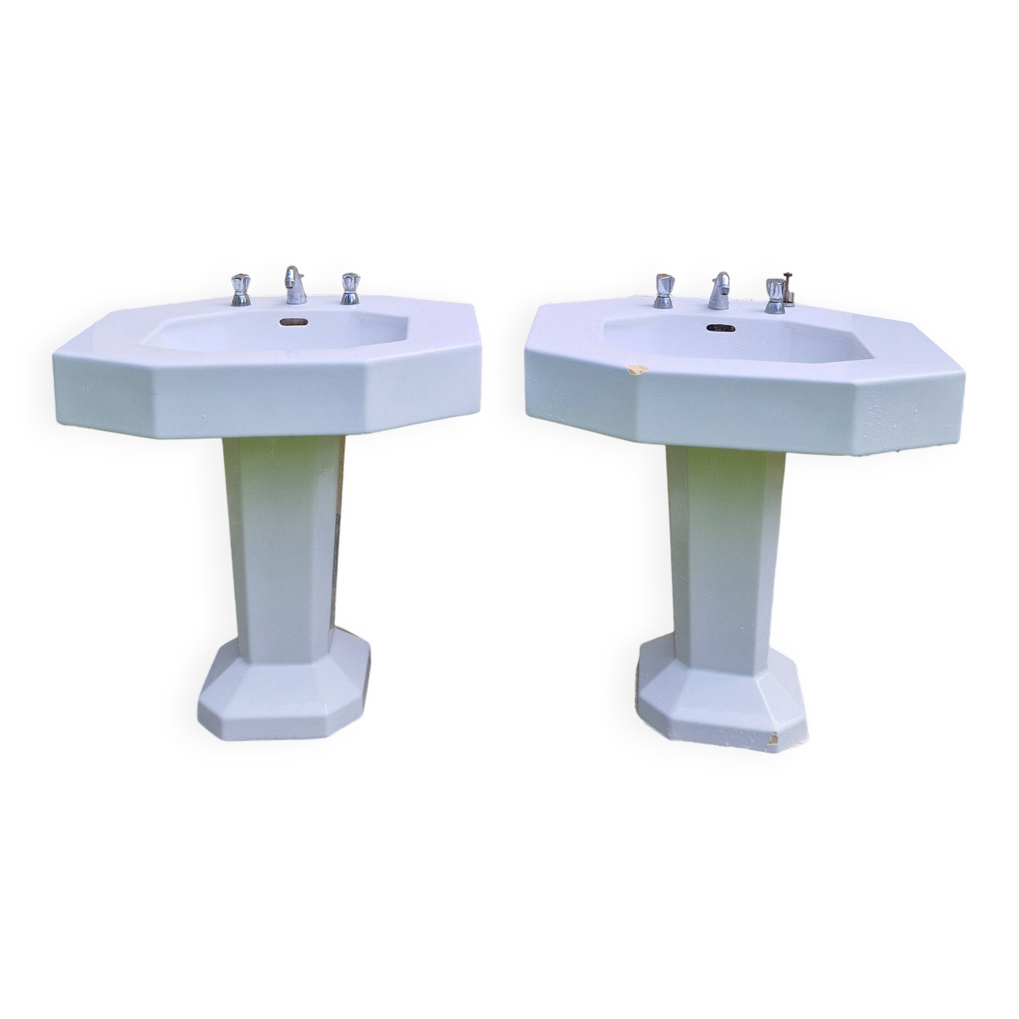 2 pedestal sinks in Art Deco style