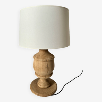 Lampe tournée en chêne