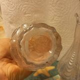 2 solid vases