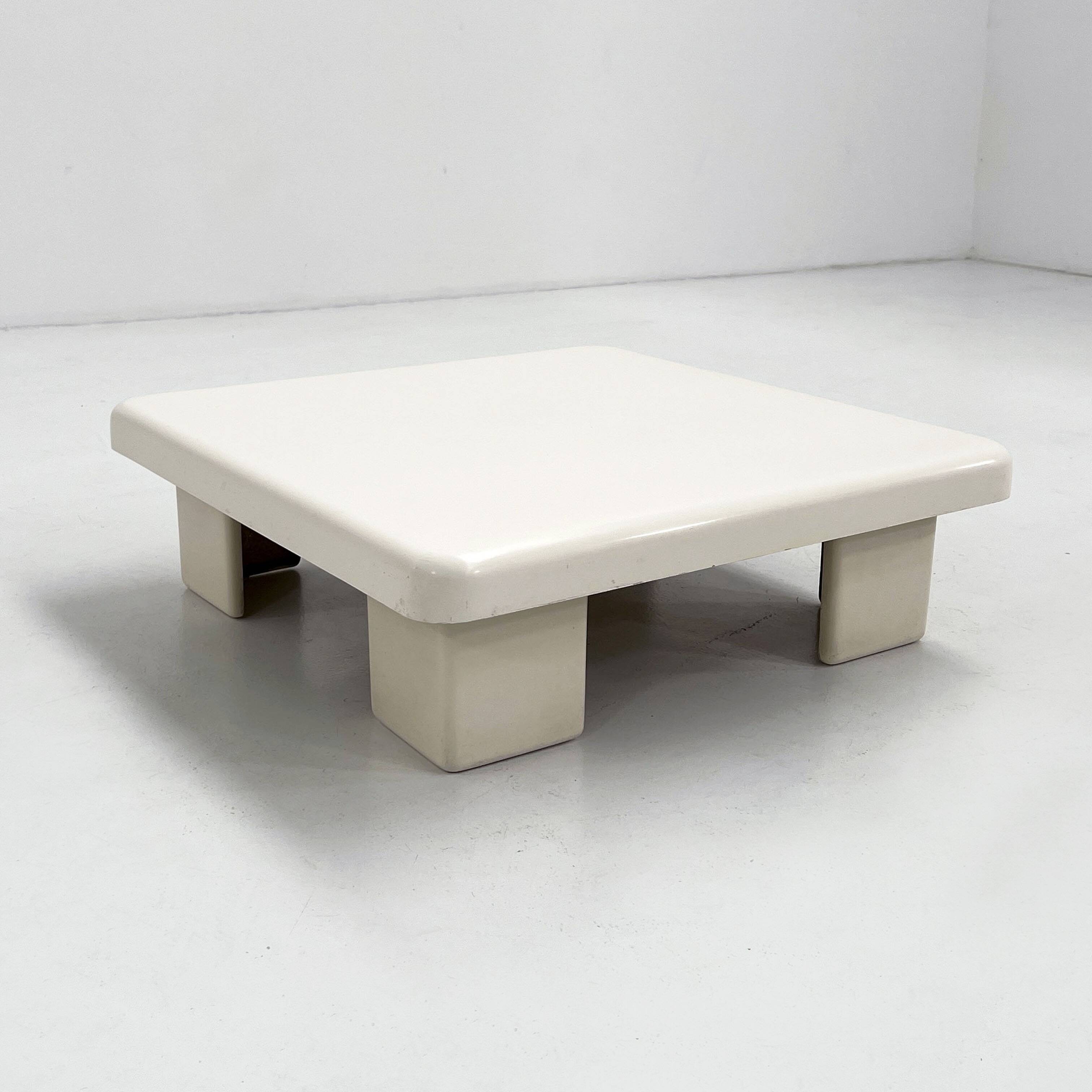 Table d'appoint en fibre de verre Saporiti, 1970