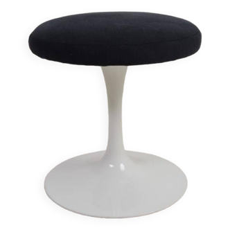 Stool by Eero Saarinen for Knoll. Dating from the 80s.