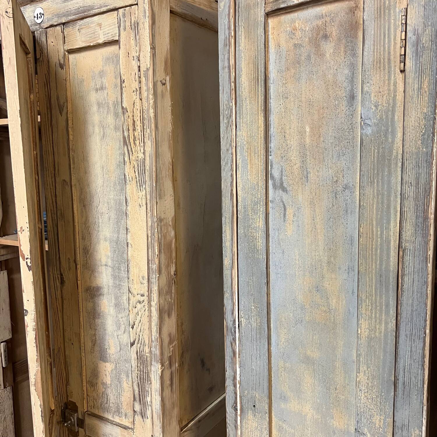 Two-door workshop locker N.43