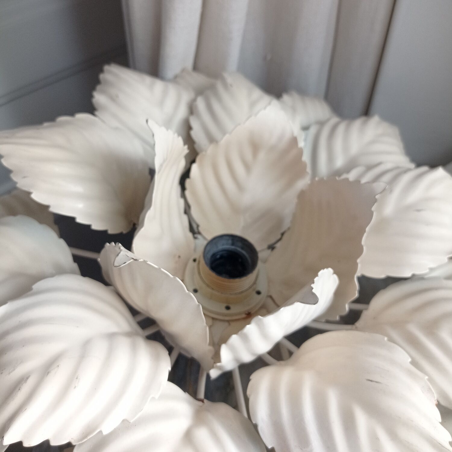 Vintage metal flower wall lamp