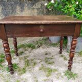 Desk with turned legs