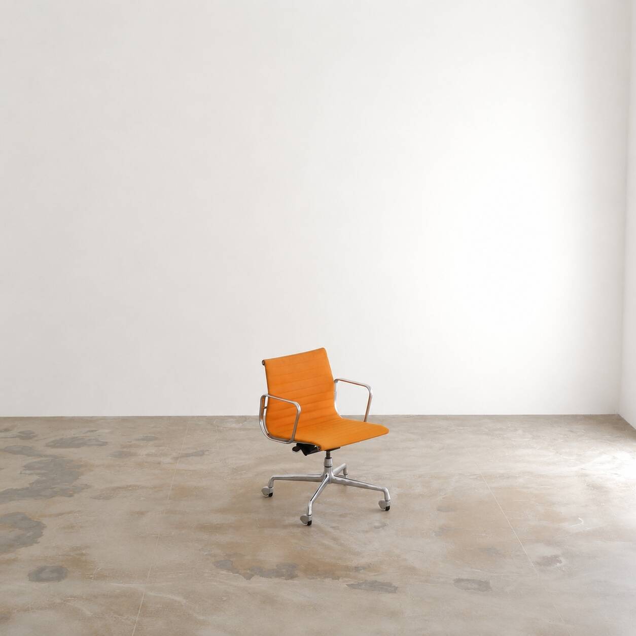 EA118 office chair by Charles & Ray Eames for Herman Miller