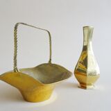 Vase et cuvette en laiton avec la poignée