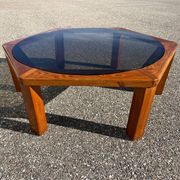 grande table basse brutaliste