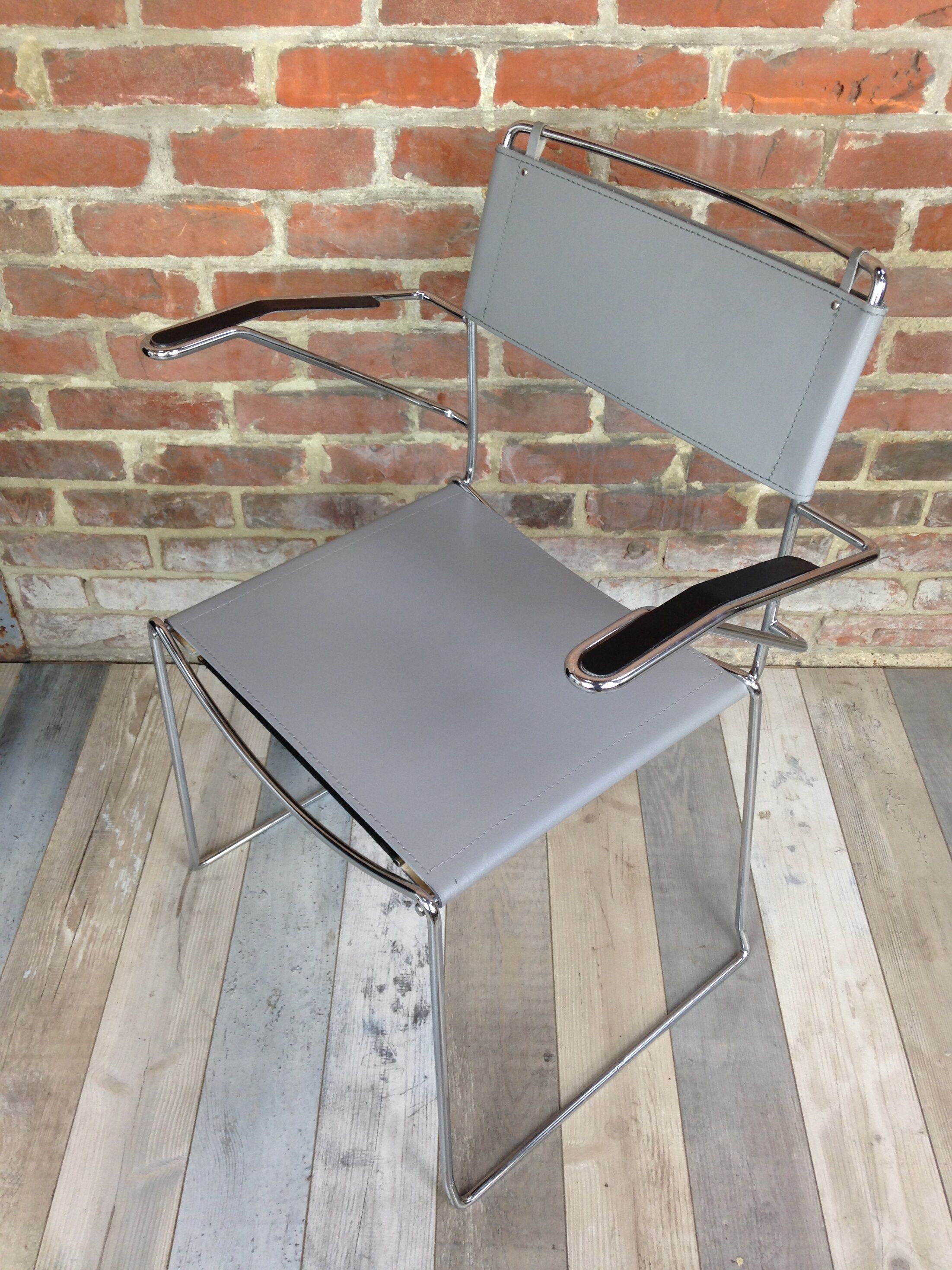 Lot of 4 Italian design chairs in leather and chrome