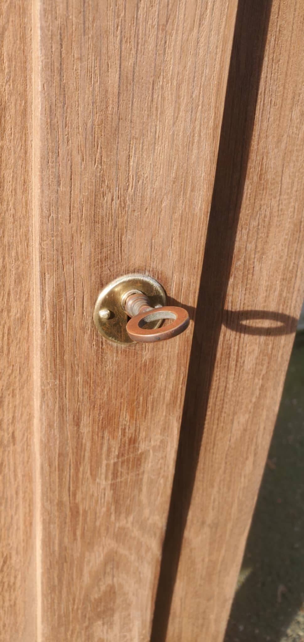 Beautiful piece of furniture from the 1940s with 1 lid + 1 door with key.