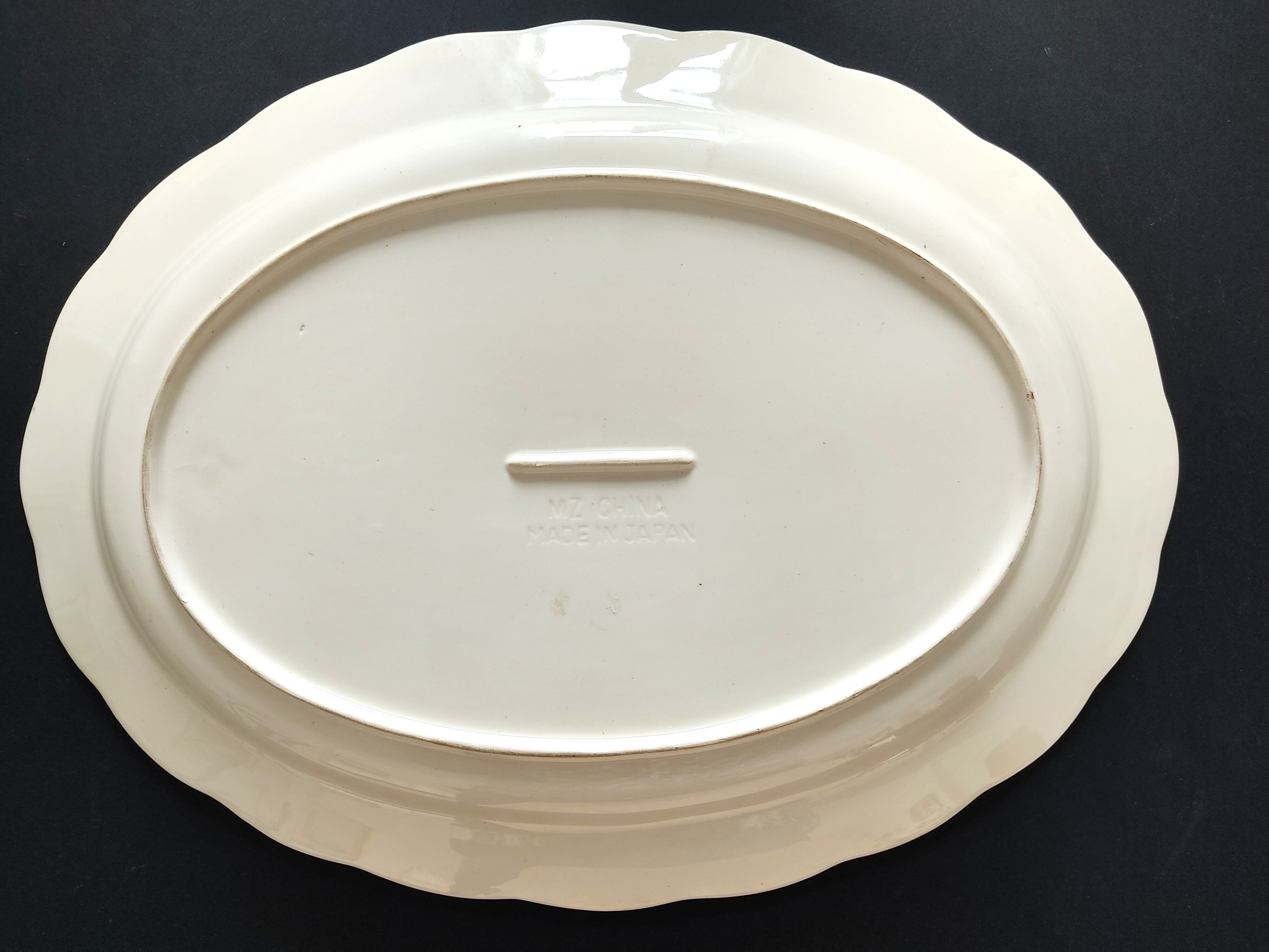 Large porcelain dish with blue décor