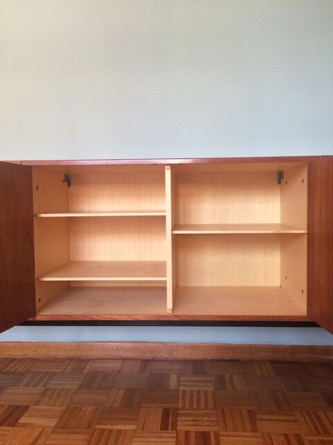 Scandinavian string with two caissons and five drawers.