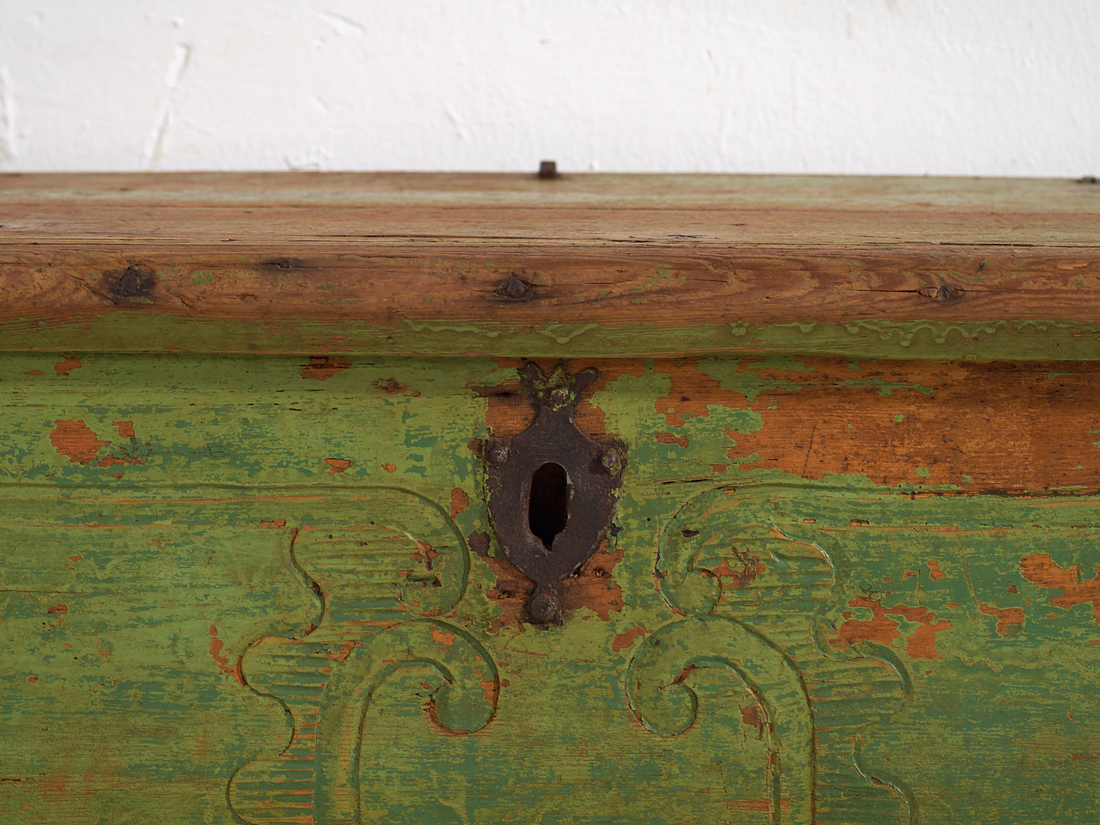 Antique chest with green patina (Year 1839)