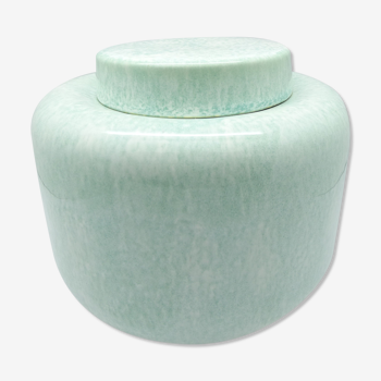 Water green vase with porcelain lid