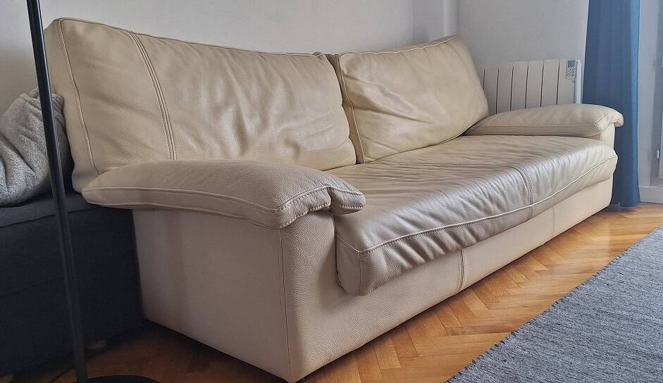 Very beautiful ikeda leather sofa by steiner, 3-seater.